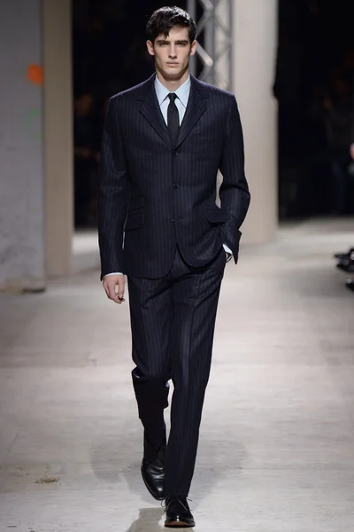 Look 13